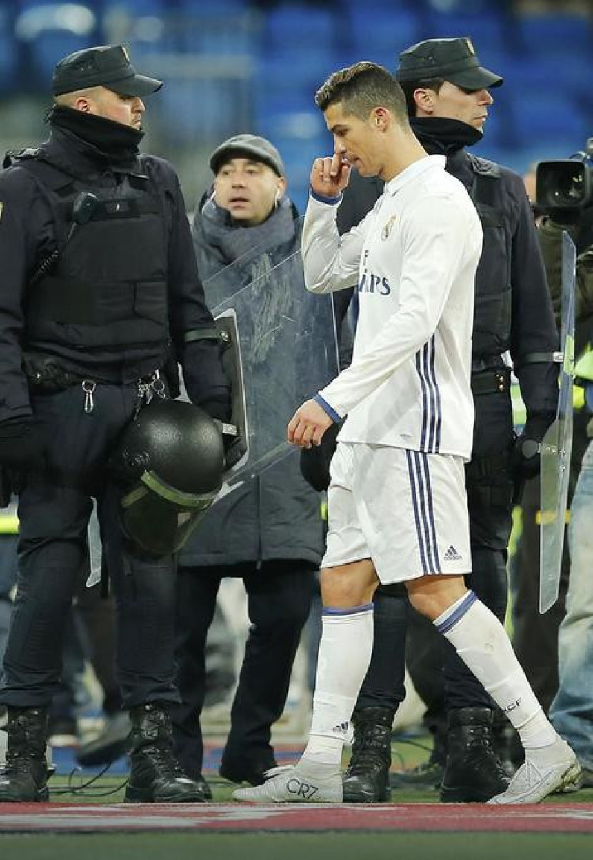 Bijes u Madridu! Navijači Reala: Ronaldo, idi u Kinu, pa igraj!
