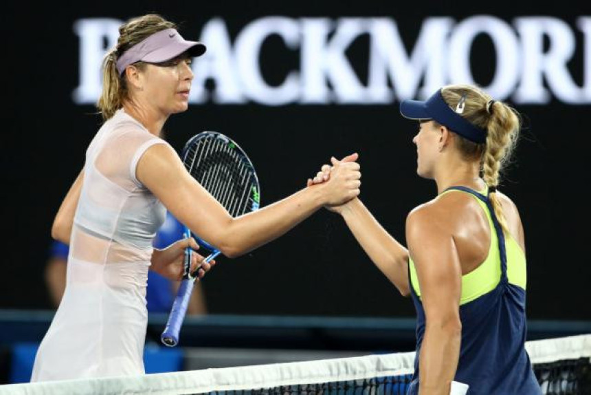 AO (Ž): Halep preživela maraton! Kerber uništila Šarapovu!