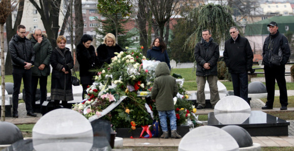 Bogdan prvi put na očevom grobu