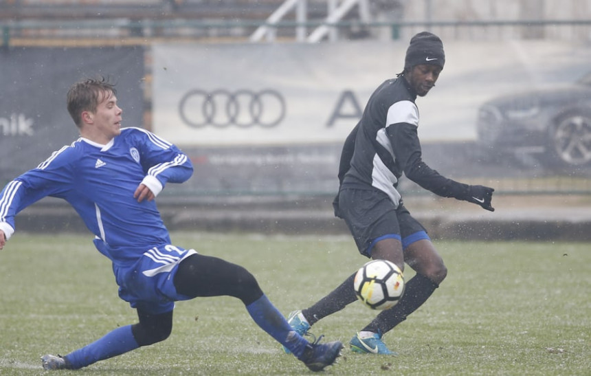 Муса Нџаи одмах погодио, Партизан распуцан!