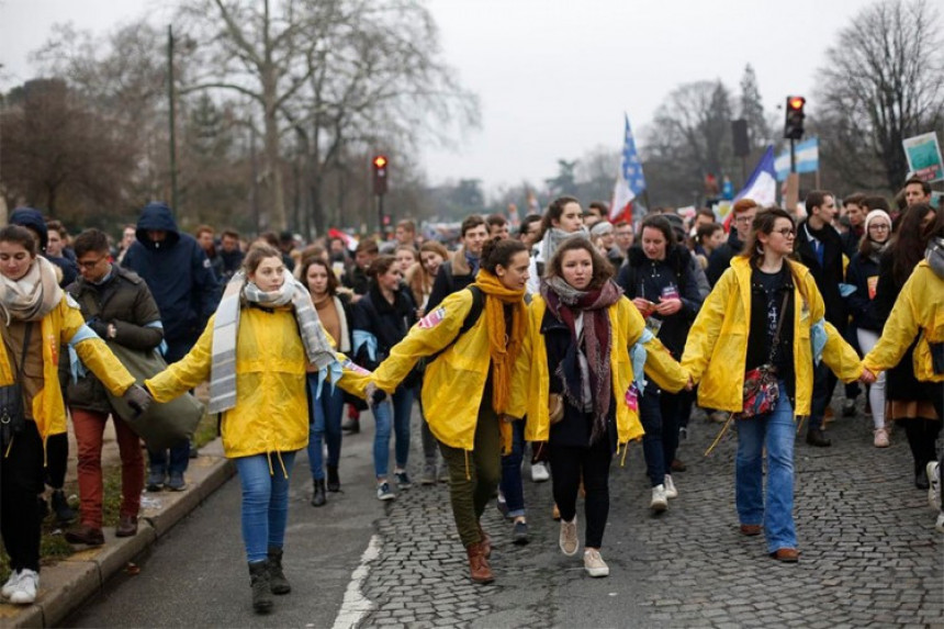 Hiljade Francuza protiv abortusa 