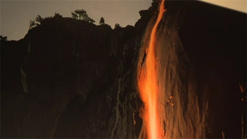 Чудо природе у САД: Пламени водопад