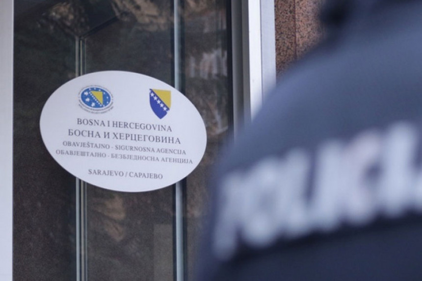 Suspenzija zbog odavanja tajne