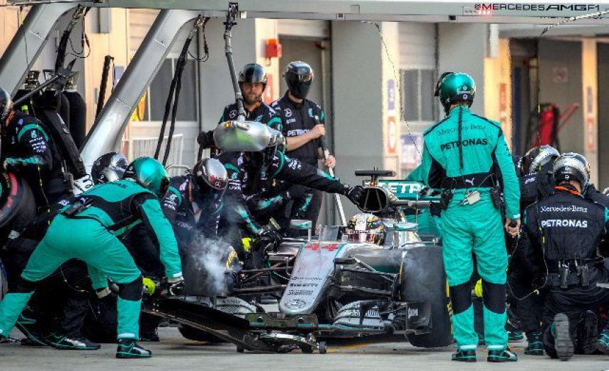 F1: Volf je počeo da cvili – Hamiltonov šef se boji promjena pravila!