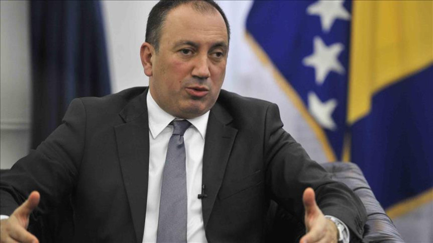 Neće biti stava o Igoru Crnatku?