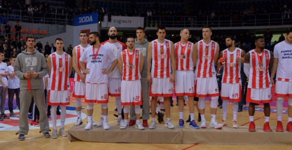 Analiza: Zvezdo, prst na čelo!
