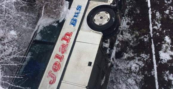 Autobus sletio u provaliju