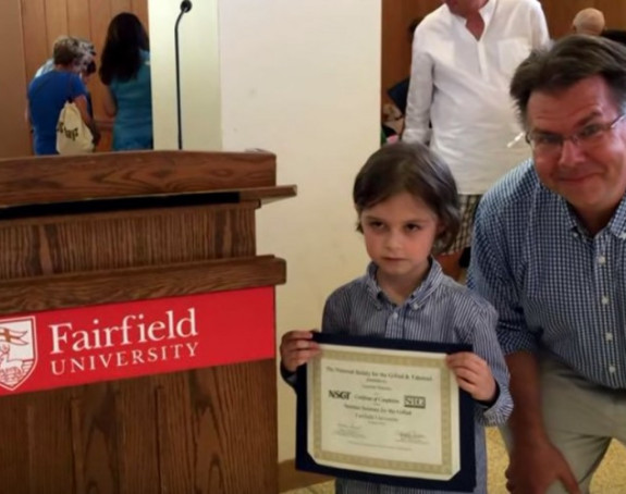 Дјечак (9) студира на три универзитета