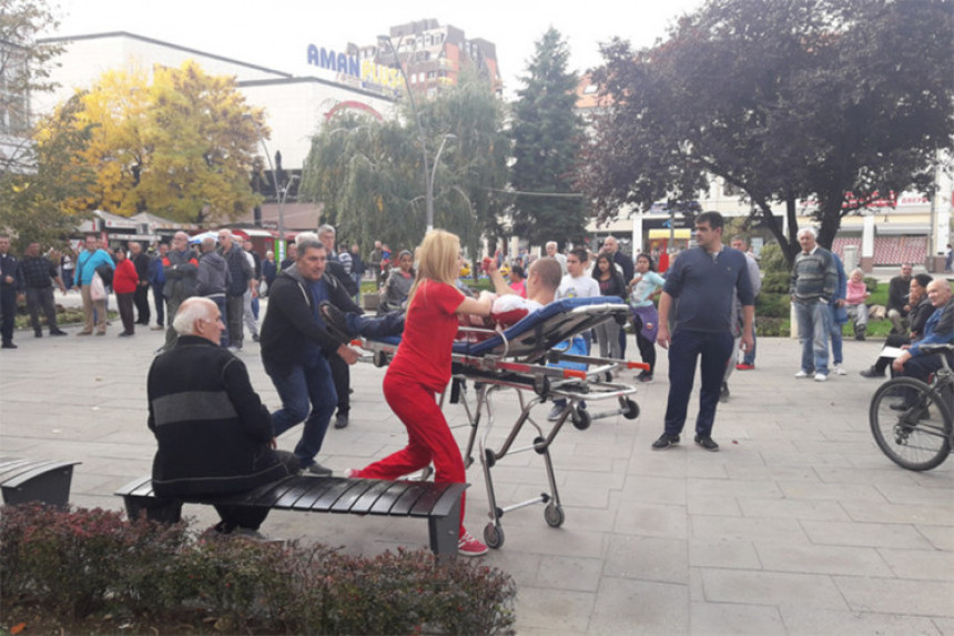 U centru Čačka izboden mladić