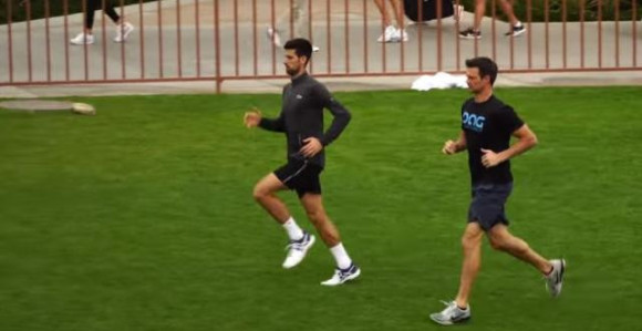 Video: Novak u Americi radi sa novim fizioterapeutom!