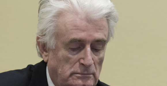 Crno odijelo i ledeno lice