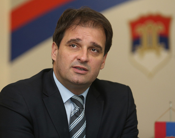 SDS: Skandalozna presuda Karadžiću