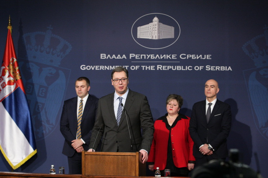 Vučić najavio povećanje plata