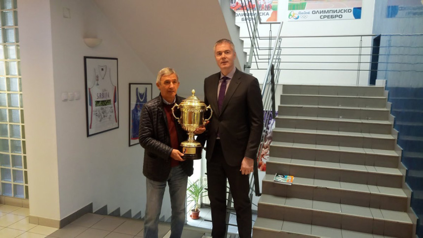 Svetislav Pešić sa peharom iz Bormija poslije 30 godina!