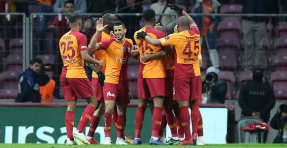 TUR: Raspucana Galata pritiska!