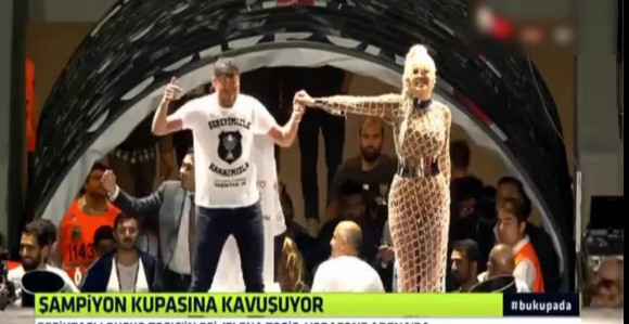 Видео: Сузавац, камење и Карлеуша пред 40.000 људи!