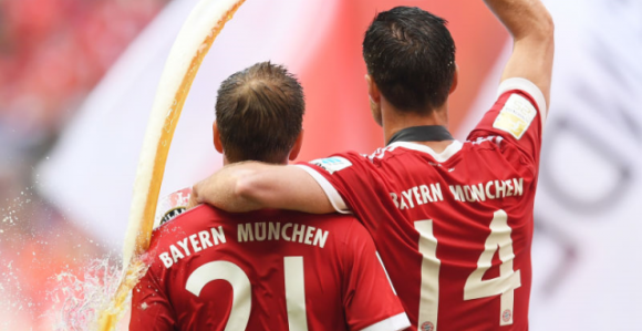 Lam i Alonso se kao šampioni oprostili od fudbala!