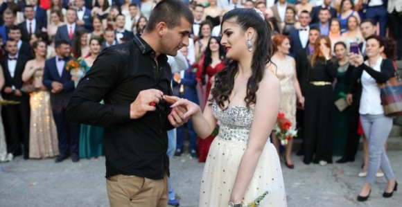 Bileća: Zaprosio je na maturi