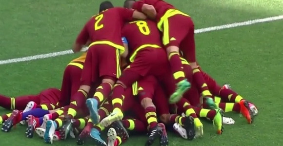 SP: Srbija predaje krunu!