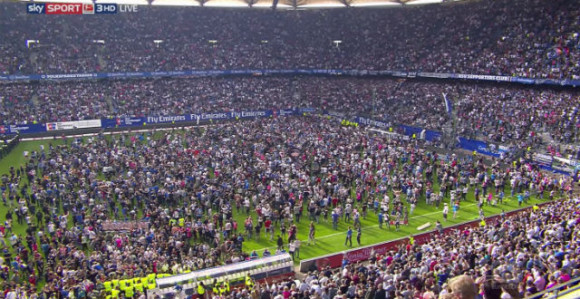 Фотка дана: Овако великан слави опстанак!