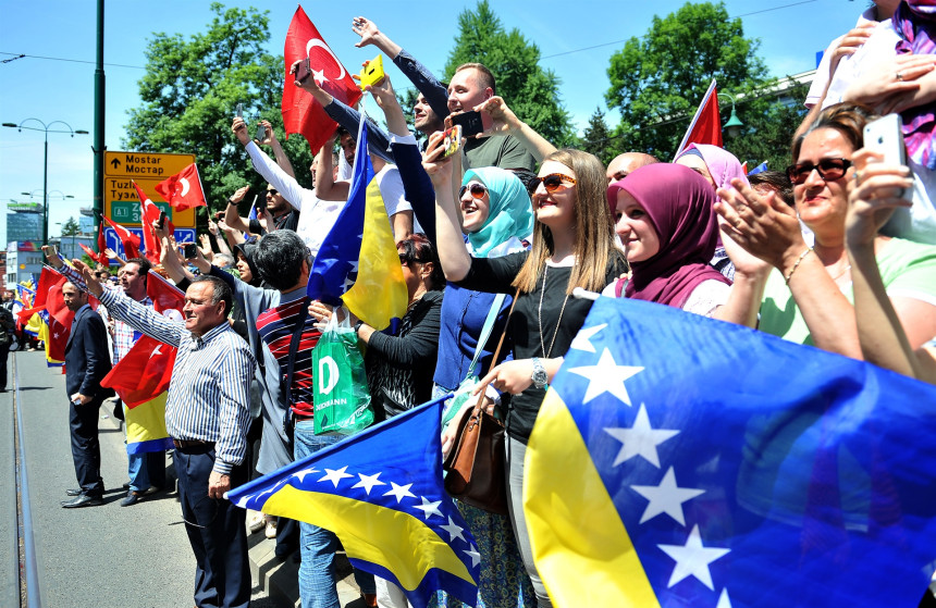 Turci pristižu na Erdoganov miting