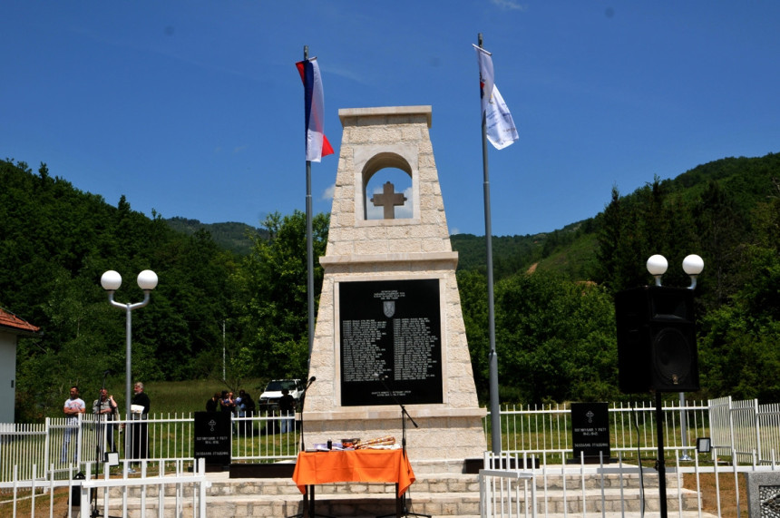 Osveštan spomenik u Kozjoj Luci