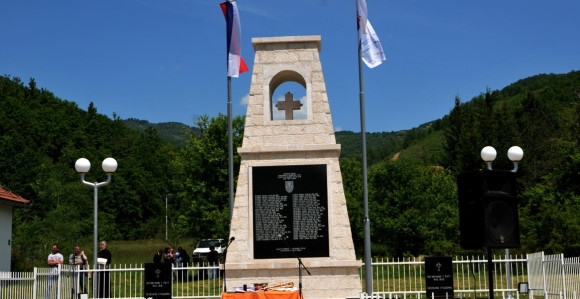 Osveštan spomenik u Kozjoj Luci