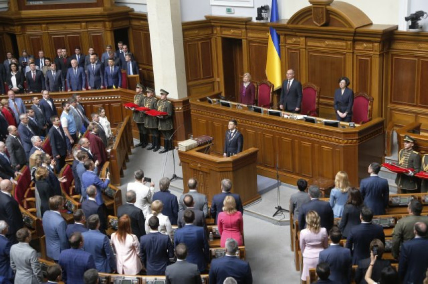Odmah raspustio parlament