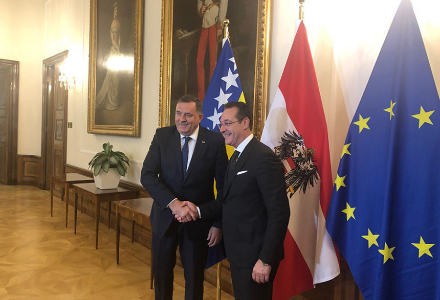 Milorad Dodik brani Štrahea