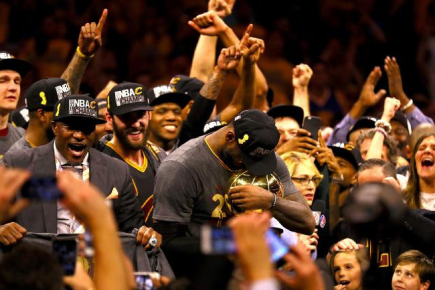 NBA - video: ''Kralj'' povratio krunu – Klivlend osvojio titulu!