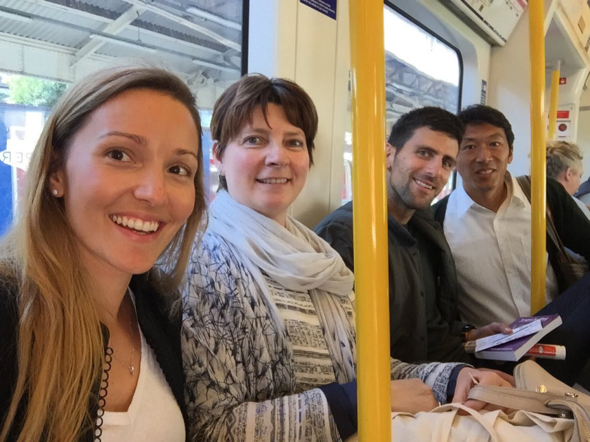 Kao sav normalan svijet! Nole i Jelena uživaju u Londonu...