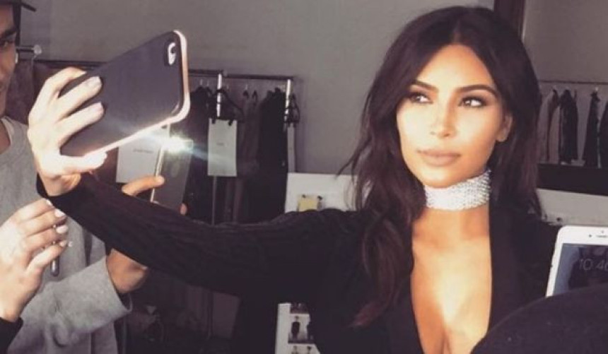 Zaradila 700 hiljada dolara slikajući selfije sat vremena!