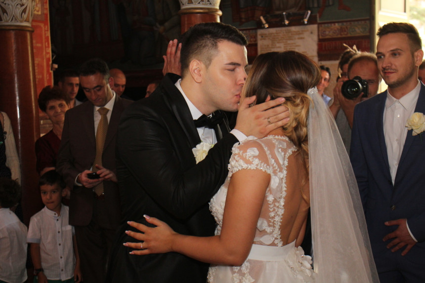 Zvijezde "Granda" stale na ludi kamen