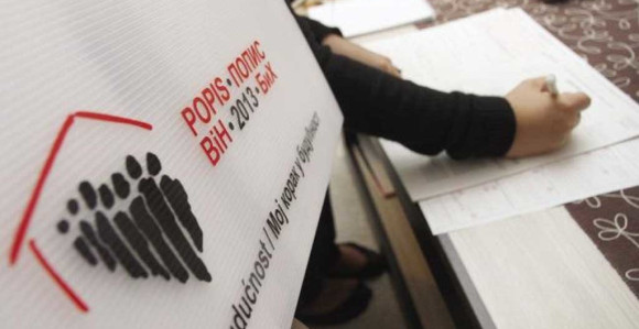 Stranci pokušavaju fingirati podatke?