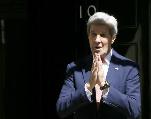 Keri poljubio vrata u Dauning stritu