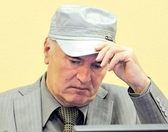 Mladićeva odbrana traži obustavu suđenja