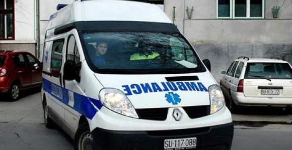 Čovjek mučen i bori se za život