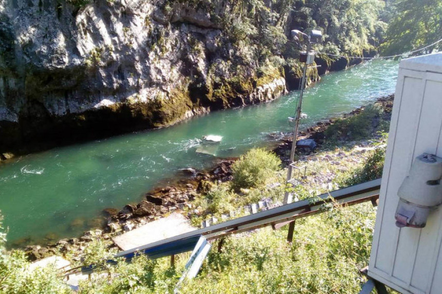 Tijesno: Vozilo sletjelo u Vrbas