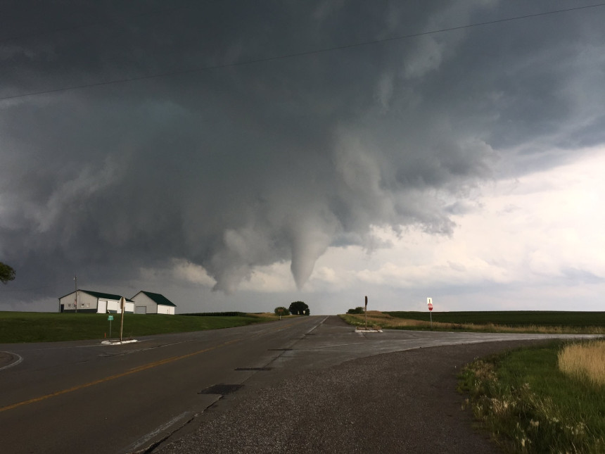 Tornado uništio sve pred sobom