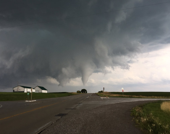 Tornado uništio sve pred sobom