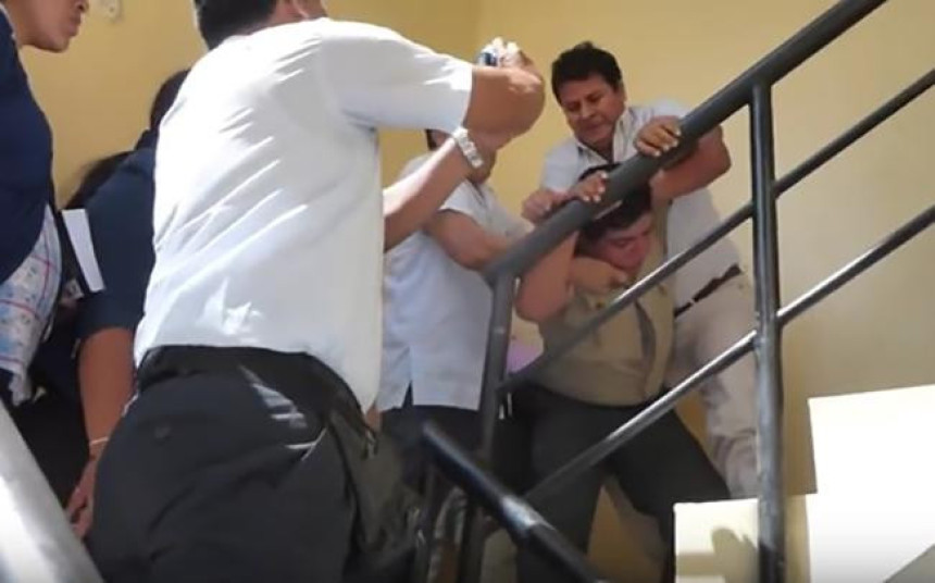 Policajac progutao mito u toku hapšenja