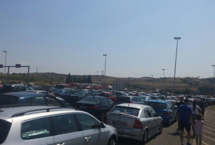 Pet sati čekanje na grčkoj granici 