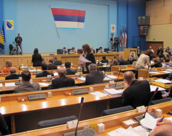 Dobro plaćeno ćutanje u Parlamentu Srpske 