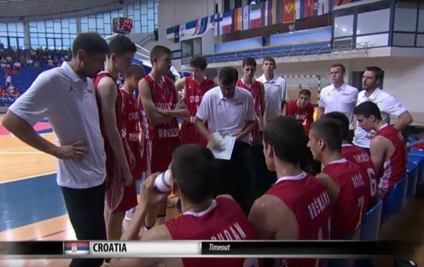 Hrvati protiv Srbije igrali pod srpskom zastavom!