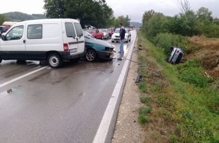 Teška saobraćajka kod Gradačca