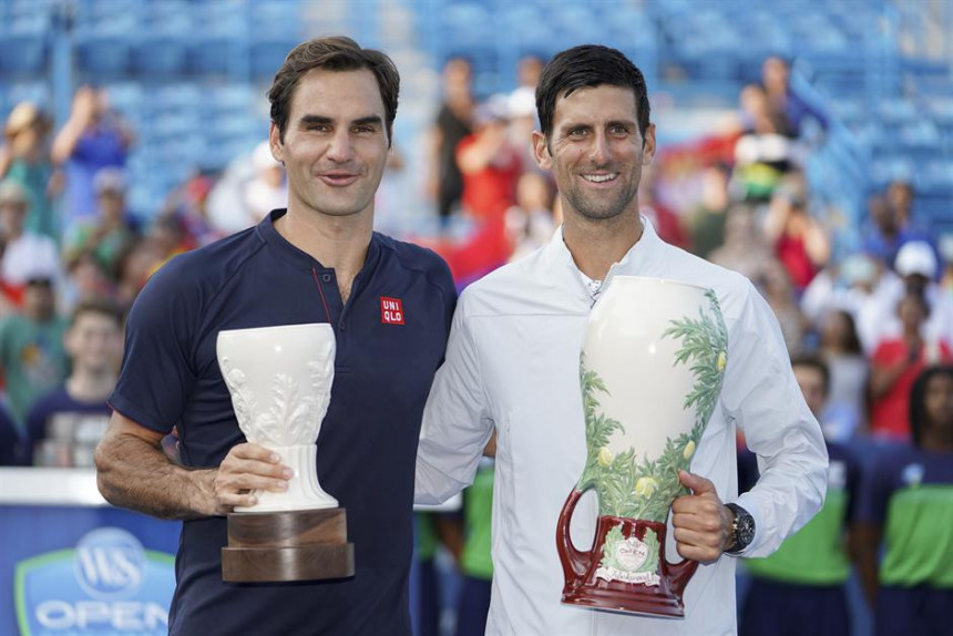 Federer: Novak je veliki šampion, pričajmo o njemu!