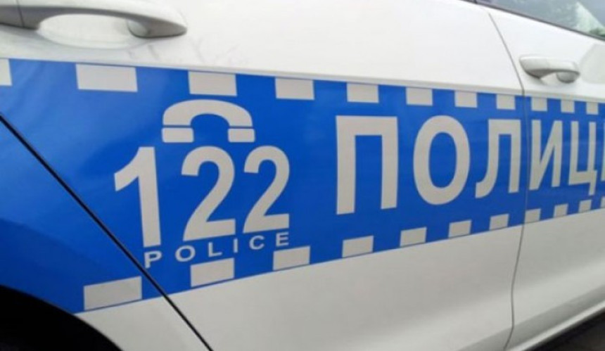 Žena sa sjekirom upala kuću