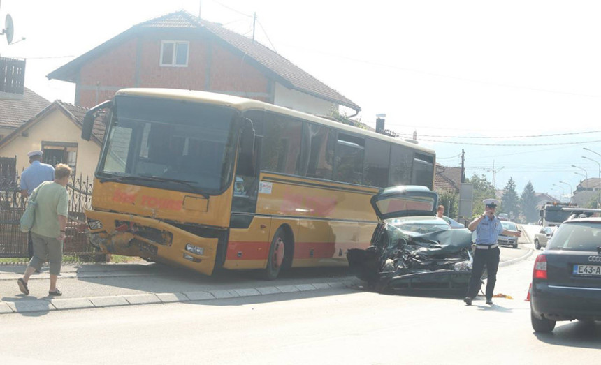 Povrijeđeni žena, muškarac i dijete 