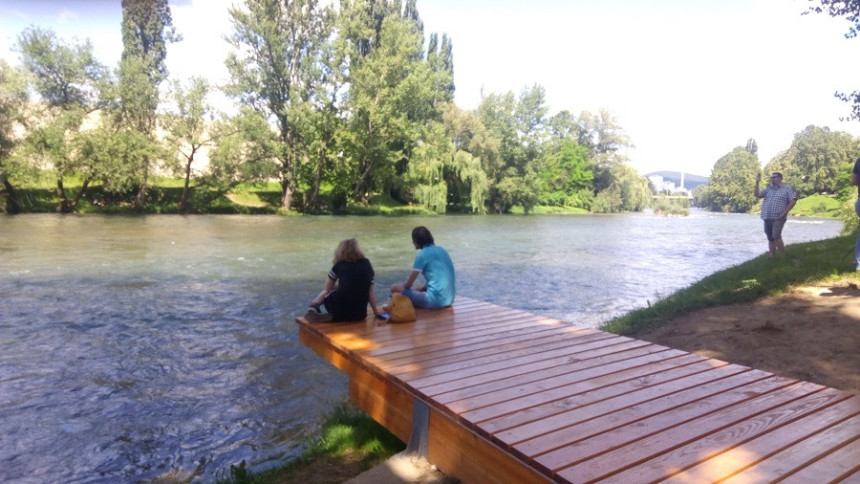 Seks u troje na obali Vrbasa?