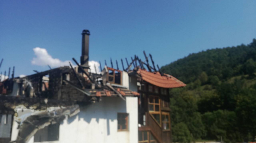 U požaru izgorila arhiva manastira